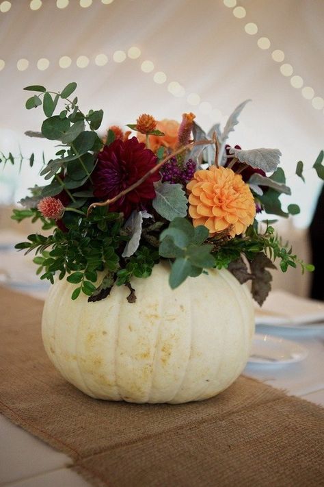 Creative Halloween Wedding Centerpiece Ideas For Autumn Halloween Wedding Centerpieces, Pumpkin Flower Pots, White Pumpkin Centerpieces, Pumpkin Wedding, Pumpkin Flower, Pumpkin Centerpieces, Fall Centerpiece, Deco Floral, October Wedding