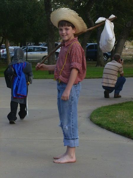 Tom Sawyer Costume, Old Magazine Crafts, Inspired Costumes, Great Costume Ideas, Mike And Sulley, Third Place, Tom Sawyer, Cook Off, Small Boy