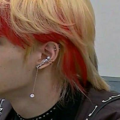 Felix Details Icon, Skz Piercings, Felix Piercing, Kids Ear Piercing, Kpop Details, Red Blonde Hair, Felix Yongbok, Pretty Ear Piercings, Red To Blonde