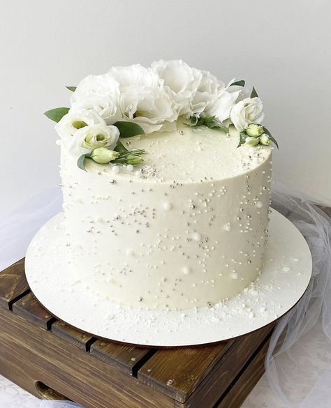 One Teir Wedding Cakes, Marriage Anniversary Cake Design, Marriage Cake, Marriage Anniversary Cake, Anniversary Cake Designs, Elegant Cake Design, Cake With Flowers, Small Wedding Cakes, Elegant Birthday Cakes