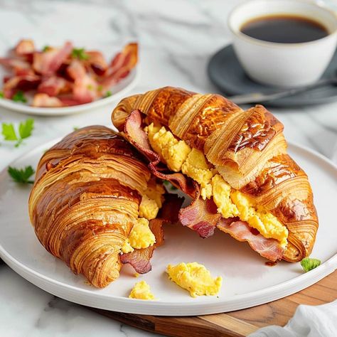 Breakfast Ideas Vacation, Breakfast Cafe Food, Family Dinner Menu Ideas, Croissant Ideas, Easy Breakfast Ideas For Kids, Breakfast With Coffee, Croissant Sandwiches, Healthy Breakfast Menu, Croissant Breakfast Sandwich