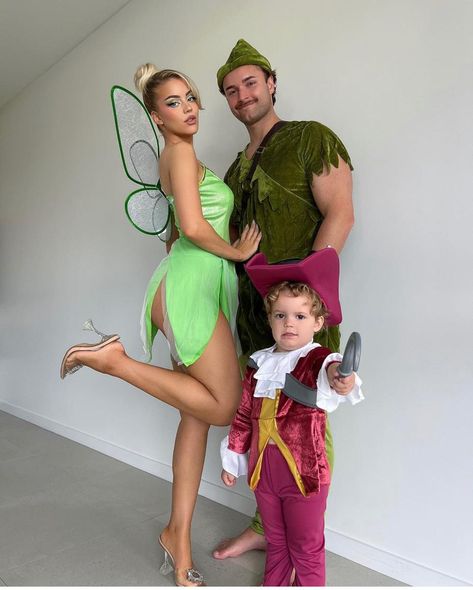 Couples With Baby Halloween Costumes, Alladin Family Costumes, Family Of 3 Halloween Costumes Disney, Costume Ideas Family Of 3, Mom Dad Son Halloween Costumes, Mom Dad And Son Halloween Costumes, Disney Family Costumes For 3, Family Of 4 Costume Ideas, Couple And Baby Halloween Costumes