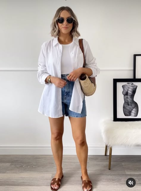 Pool Party Modest Outfit, Casual Summer Style 2023, 65 And Sunny Outfit, Mum Beach Outfit, Denim Shorts With Shirt Outfit, 7 Days Outfits Summer, Outfit For Outdoor Party, Style Linen Button Down, Summer Outfits With Bodysuits