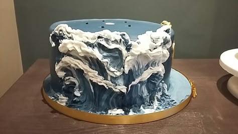 Ocean Cake Aesthetic, Masculine Cake Design, Cake With Waves, Wave Birthday Cake, Ocean Wave Cake, Ocean Cake Ideas, Water Cakes, Waves Cake, Titanic Cake