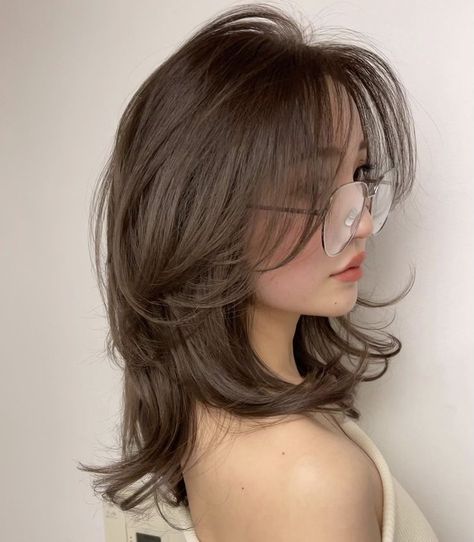 Layered Haircuts For Medium Hair, Medium Long Hair, Girl Haircuts, Haircuts For Medium Hair, Haircuts Straight Hair, Shoulder Length Hair, Medium Length Hair Cuts, Layered Haircuts, Layered Hair