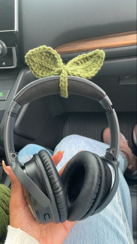 Leaf sprout Leaf On Headphones, Headset Crochet Leaf, Crochet Plant Headphones, Crochet Leaf Sprout Headphones, Head Phone Crochet, Crochet Headset Sprout, Headphone Design Ideas, Crochet Gaming Accessories, Crochet Leaf Headphone