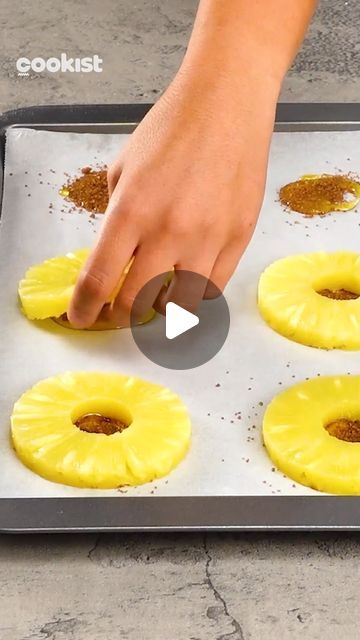 Puff Pastry Pineapple, Rolls Rice Paper, Pineapple Pastry, Pie Crust Cookies, Puff Pastry Shells, Pineapple Sugar, Sugar Puffs, Cookist Wow, Puff Pastry Desserts