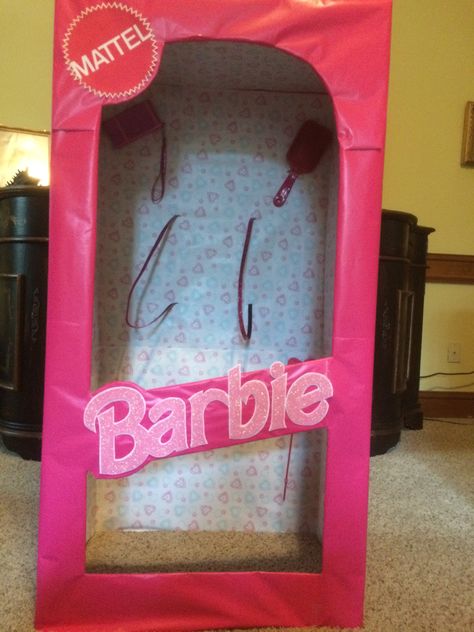 "Barbie in a box" costume made from wardrobe box from Home Depot and pink wrapping paper from $1 store.  Lettering was handout from craft paper and Mattel was a blow up from internet.  The back pack straps are belts from $1 store as well as the Barbie accessories attached. Barbie Box Halloween Costume, Barbie Costume Box Diy, Barbie Costume Accessories, Barbie In A Box Costume, Diy Barbie Box Costume, Barbie Halloween Costume Kids, Barbie Costume Kids, Barbie Box Diy, Diy Barbie Costume