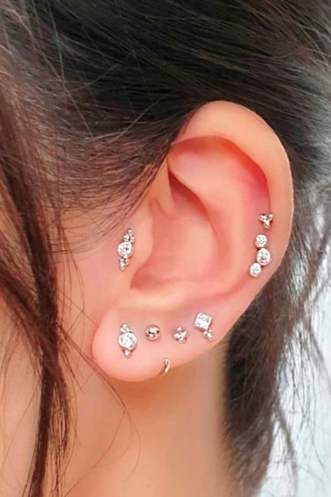 Elegant Tragus Piercing #piercing #beauty ★ Find out everything about classy and cute tragus piercing, starting with aftercare and ending with earrings. #glaminati #lifestyle #traguspiercing Tragus Jewelry Unique, Tragus Piercing Earrings Studs, Cute Tragus Jewelry, Tragisch Piercing, Ear Piercing Ideas Tragus, Tragus Piercing Ideas, Tragus Piercing Aesthetic, Double Tragus Piercing, Tragus Piercing Earrings