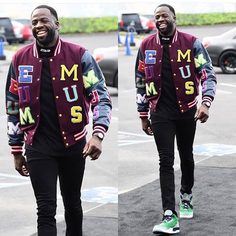 #DraymondGreen all smiles arriving to #OracleArena wearing #Themuseumdc letterman jacket #HeronPreston turtleneck and #OregonDucks Air Jordan 3 sneakers.  #Morethanstats Green Letterman Jacket, Hot Basketball Players, Vintage Jacket Outfit, Green Varsity Jacket, Nba Style, Nba Drip, How To Wear Sneakers, Nba Fashion, Pro Athletes