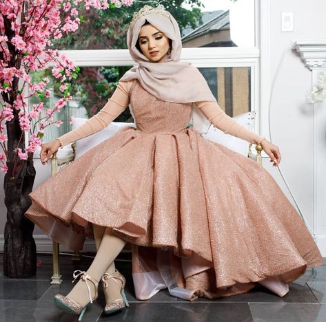 saimascorner Dresses For Hijabis, Saimas Corner, Winter Wedding Dress Guest, Habiba Da Silva, Hijabi Gowns, Outfits Muslim, Dresses Quince, Latina Outfit, Amazing Dresses