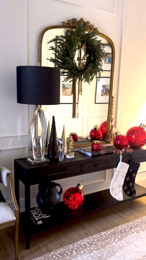 Living Room Console Table Decor, Ester Decoration, Bedroom Console Table, Holiday Entryway Decor, Black Entryway Table, Bedroom Console, Console Table Dining, Gleaming Primrose Mirror, Broadmoor House