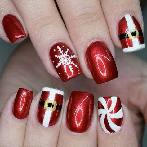 Popular Ideas of Christmas Nails Designs To Try in 2017 ★ See more: https://naildesignsjournal.com/christmas-nails-designs/ #nails Desain Salon Kuku, Santa Nail Art, Nagel Stamping, Santa Nails, Cute Christmas Nails, Christmas Gel Nails, Christmas Nail Art Designs, Christmas Nails Acrylic, Festival Nails