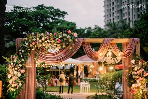 Barat Swagat Ideas, Entry Gate Decoration Wedding, Entry Gate Decoration, Wedding Entrance Decor Entryway, Wedding Gate Decoration, Wedding Entrance Decoration, Entrance Wedding, Indian Wedding Venue, Chennai Wedding