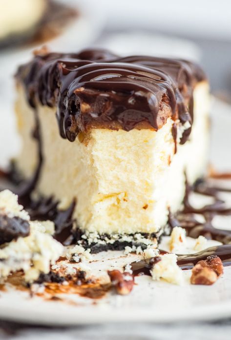 Cheesecake Recipes With Chocolate Ganache, Cheesecake With Cake Layer, Unbaked Cheesecake Recipes, Chocolate Turtle Cheesecake, Ultimate Turtle Cheesecake Recipe, Ny Cheesecake Recipe, Turtle Cheesecake Recipe, Chocolate Ganache Cheesecake, Specialty Desserts