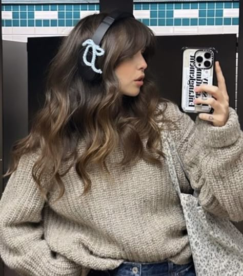 Acacia Brinley Outfits, Acacia Kersey Hair, Acacia Brinley Hair, Parisian Bangs, Fall Hair Styles, Spring 2023 Style, Red Knitted Sweater, Dark Green Sweatshirt, Summer Hair Ideas