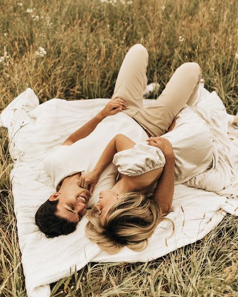 champagne picnic 🥂 #couplesphotoshoot #couplesphotographer #couplesphotographysession #photoshoot #stormycouplesphotoshoot #nc #northcarolina #northcarolinaphotographer #northcarolinacouplesphotographer #northcarolinaelopementphotographer #bitesandtickles #authenticlove #authenticlovemag #champagnepicnic Picnic Shoot Ideas, Picnic Photoshoot Couple, Picnic Couple Photoshoot, Champagne Picnic, Couple Picnic, Valentines Minis, Picnic Engagement Photos, Picnic Shoot, Picnic Photo Shoot