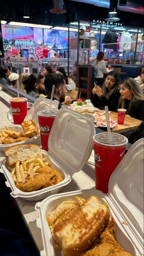 #newyorkcity #timesquare #travel #nyc Food Places In Nyc, New York Street Food, Restaurants Nyc, Food Nyc, Travel Nyc, Raising Canes, Apple Bite, America Food, Usa Food