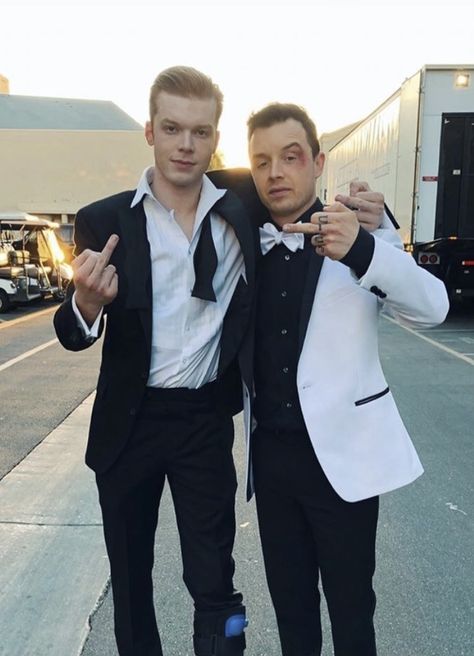 Matching Shameless Pfps, Mickey And Ian Matching Pfps, Gallavich Icons, Gallavich Matching Icons, Ian And Mickey Shameless, Ian And Mikey, Cameron And Noel, Mickey And Ian Shameless, Ian Gallagher And Mickey