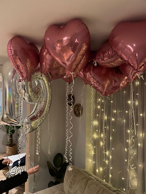 Balloon Arch 18th Birthday, Bday Party Pink Theme, Heart Balloons Decoration Birthday, Cute Pink Birthday Decorations, Heart Balloons Birthday, Pink Sweet 16 Balloons, Heart Bday Party, Birthday Heart Decoration, Heart Birthday Decorations