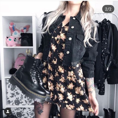 Alternative Fashion Skirts, Dresses With Boots, Indie Outfits Alternative Fashion, Haley Dunphy, Dress Grunge, Floral Grunge, Grunge Jacket, Outfit Grunge, Paris Vacation