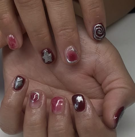 Chrome Design Short Nails, Short Valentines Day Nails Chrome, Graphic Short Nails, Short Cyberpunk Nails, Metallic Short Nails, Metallic Nails Short, Short Nails Chrome Design, Chunky Nail Art, Chunky Short Nails