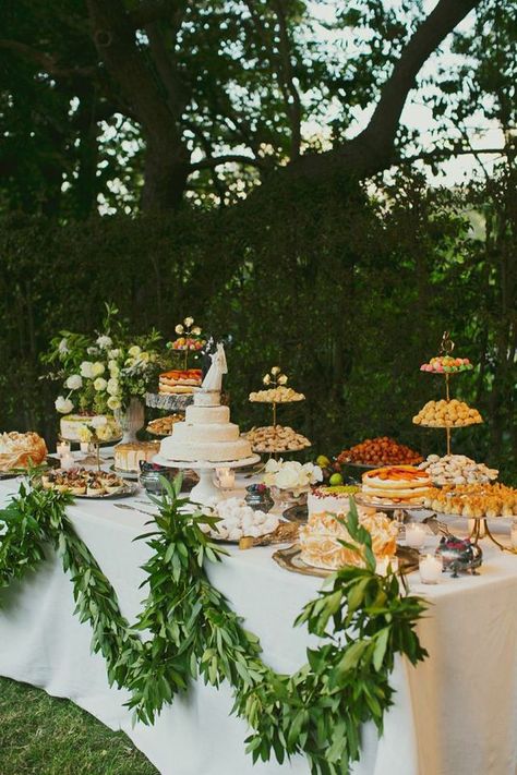 Food Table Decorations, Wedding Food Table, Wedding Food Display, Food Display Table, Cake Dessert Table, Fest Temaer, Wedding Reception Food, Wedding Dessert Table, Wedding Dessert