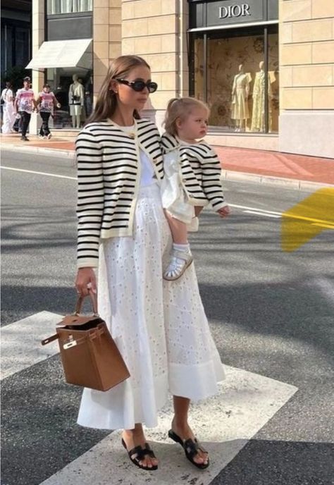 Old Money Mum Aesthetic, Old Money Mum Outfit, Corporate Mom Aesthetic, Posh Mom Aesthetic, Old Money Family Outfits, European Mom Aesthetic, Elegant Mom Aesthetic, Old Money Family Photoshoot, Old Money Maternity