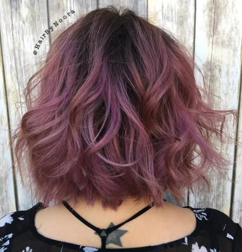 Pastel Purple Wavy Bob Shaggy Bob Hairstyles, Shaggy Bob Haircut, Wavy Bob Haircuts, Shaggy Bob, Lilac Hair, Choppy Bob Hairstyles, Different Hair Types, Spring Hair, Girl Things