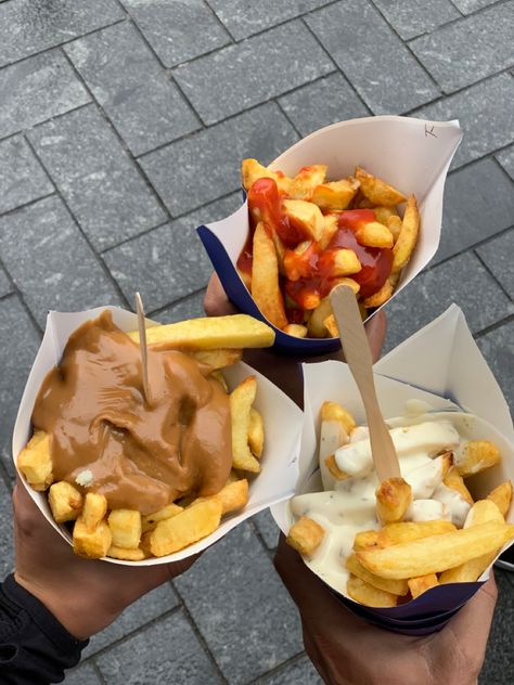 Netherlands Breakfast, Amsterdam Fries, Dutch Aesthetic, London Core, Netherlands Food, Amsterdam Food, Frozen French Fries, Delicacy Food, Dutch Recipes