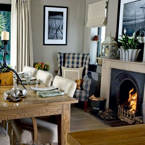 Modern highland theme scotland plaid Traditional Formal Dining Room, Fisherman's Cottage, Cosy Dining Room, Cottage Dining Rooms, Dining Room Fireplace, Modern Country Style, Country Dining Rooms, Dining Room Inspiration, Modern Country