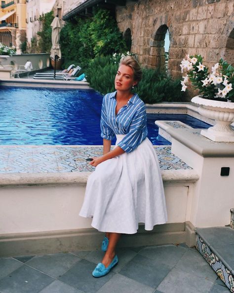 Soo gorgeous Teal Blue Outfits For Women, Eleonora Mararo, Look Vintage, Classic Outfits, Photo Instagram, Mode Inspiration, Looks Vintage, Style Guide, Elegant Outfit