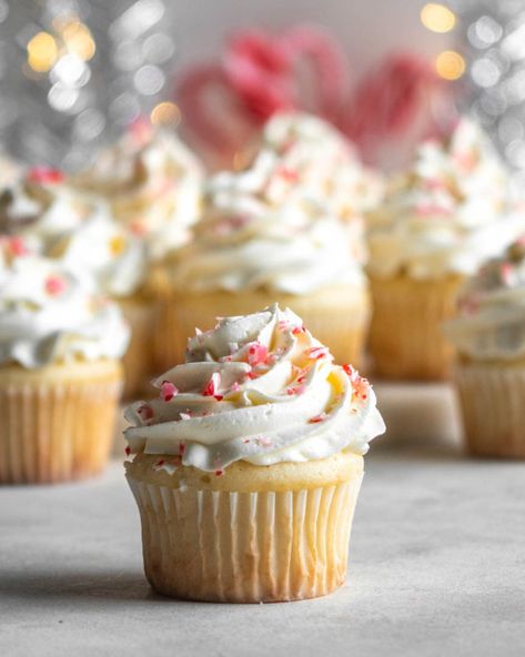 White Chocolate Peppermint Cupcakes White Chocolate Ganache Filling, Peppermint Ganache, Lindt White Chocolate, White Chocolate Buttercream Frosting, Chocolate Peppermint Cupcakes, Peppermint White Chocolate, Peppermint Cupcakes, Girls Dinner, Dark Chocolate Cupcakes