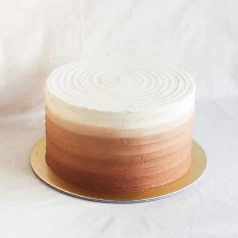 Brown ombré striped texture cake Ombre Cake Frosting, Cake Icing Techniques, Texture Cake, Deer Party, Brown Theme, Icing Techniques, Ombre Cake, Wild One Birthday Party, Cake Icing