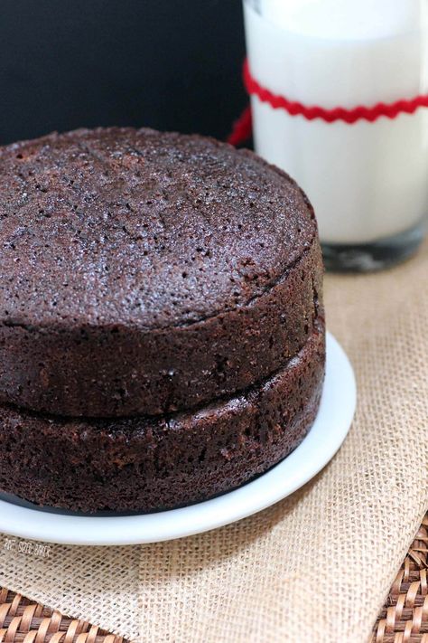 Two Layer Chocolate Cake Recipe Stack Cakes, Chocolate Fantasy, Moist Cake Recipe, Choc Cake, Cake Structure, Baked Desserts, Chocolate Peanut Butter Cake, Chocolate Cake Recipe Easy, Homemade Chocolate Cake