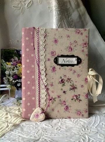 como forrar una carpeta con tela economica Altered Composition Books, Fabric Book Covers, Book Cover Diy, Fabric Journals, Diy Notebook, Handmade Notebook, Diy Journal, Fabric Book, Handmade Books