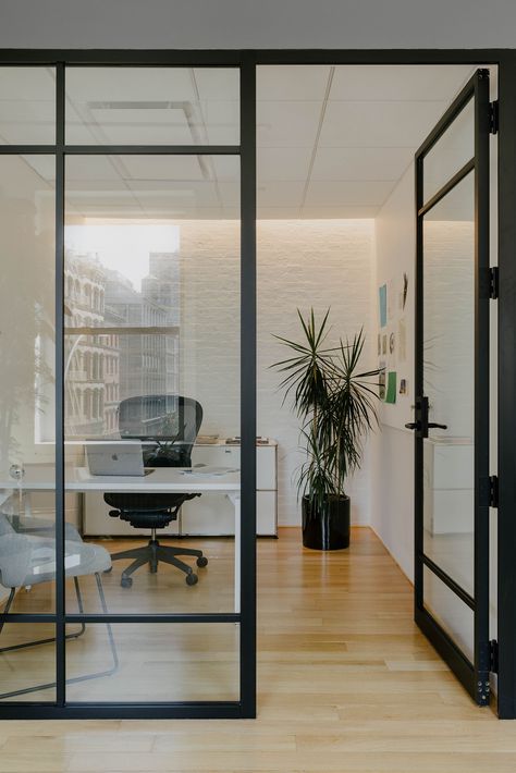 Small Dealership Office Ideas, Glass Partition Office Design, Small Real Estate Office Design, Welcome Area Office, Office Foyer Ideas Entrance, Collaborative Office Design, Sales Office Design Interior, Start Up Office Design, Private Office Layout