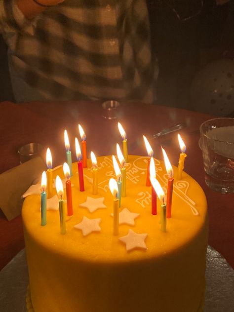 Happy Birthday Aethstetic, Happy Yellow Aesthetic, Yellow Aesthetic Cake, Yellow Aesthetic Birthday, Yellow Birthday Aesthetic, Yellow Party Aesthetic, Birthday Cake Sun, Birthday Cake Yellow, Yellow Birthday Cake