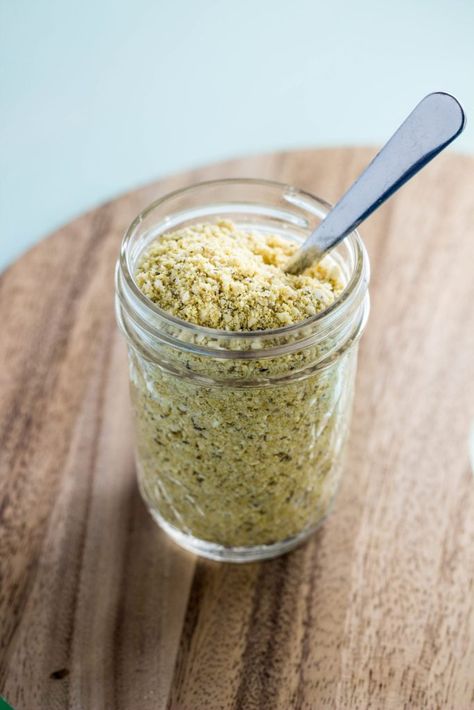 Cashew Parmesan, Kale Smoothie Recipes, Herbs List, Diet Dinner Recipes, Parmesan Recipes, Pasta Pizza, Dried Herbs, Greens Recipe, Perfect Breakfast