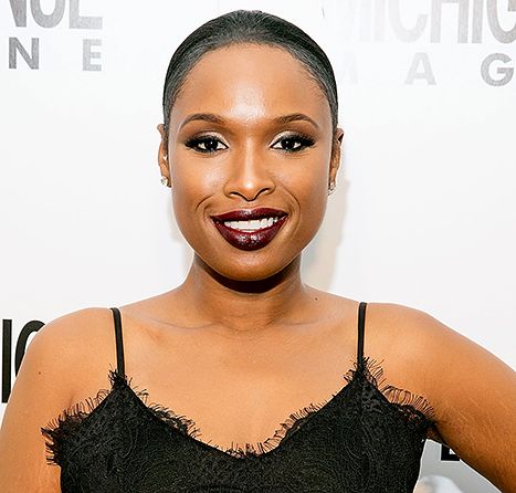 Jennifer Hudson debuted the close crop cut at "A Sweet Evening With Jennifer Hudson" in Chicago on July 30. Brush Cut For Black Women, Short Hair Photo, Flips Hair, Brush Cut, Crop Haircut, Buzz Cuts, Shorter Hair, Bald Hair, Super Short Hair