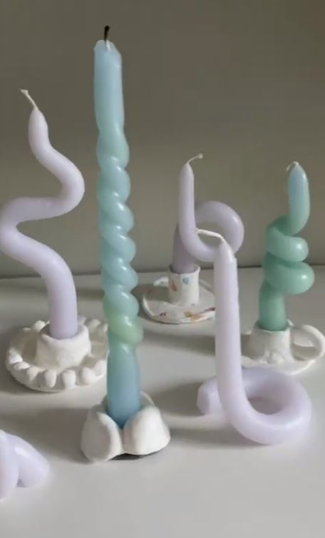 Doppelt gedrehte Kerze Bending candles Bendy candles Bending Candles, Diy Twisted Candles, Bendy Candle, Wedding Party Blue, Twisted Candle, Candles Design, Candle Painting, Bendy Candles, Stick Candles