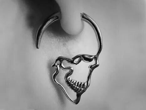 Rings Vintage, Add To Cart, Mötley Crüe, Skull Jewelry, A Skull, Best Jewelry Stores, Skull Earrings, Piercing Tattoo, Piercing Jewelry