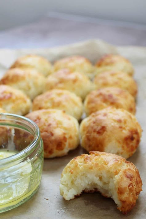 Gluten Free Cheesy Doughballs - NO YEAST - The Gluten Free Blogger Garlic Doughballs, Gluten Free Soda Bread, Gluten Free Snack, Gluten Free Yeast Free, Gluten Free Pastry, Pizza Express, Gluten Free Recipes Bread, Gluten Free Flour Blend, Dairy Free Cheese