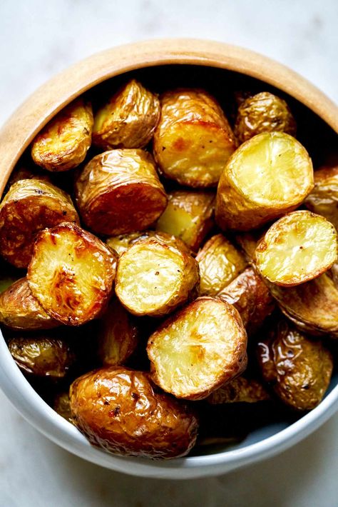 The secret to these perfect potatoes is to par-boil them before roasting. They are fluffy inside and crispy on the outside. #potatoes #roasted Par Boiled Roasted Potatoes, Par Boil Potatoes, Green Smoothie Snacks, Boiled Potatoes Recipe, Boiled Red Potatoes, Perfect Potatoes, Crispy Roasted Potatoes, Best Roast Potatoes, Perfect Roast Potatoes