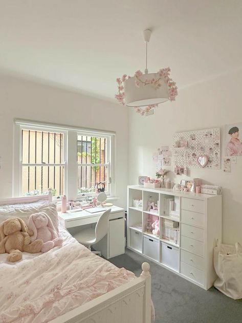 Pink Fairy Bedroom, Cuartos Aesthetic, Pink Room Decor, Room Redesign, Casa Vintage, Study Room Decor, Bilik Tidur, Redecorate Bedroom, Dream House Rooms