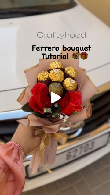 MUNAWIRA ABDUL RAHIMAN on Instagram: "TUTORIAL 💐  Delivery available all over UAE 🇦🇪   . . . . . #bouquet #tutorial #ferrerobouquet #easybouquet #diy #uae #uaehandmade #trendingsongs" Sweet Bouquet How To Make A, Ferrero Bouquet Diy, Diy Flower Bouquet With Chocolate, Ferrero Bouquet, Chocolate Boquets Handmade Videos, Bouqette Of Chocolate, Chocolate Fruit Boquets, Ferrero Rocher Bouquet, Graduation Bouquet