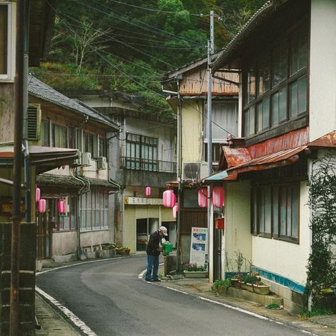 Kagoshima Japan, Cinematography Stills, Band Au, Jazz Bar, Kagoshima, Simple Aesthetic, Yamaguchi, Daily Inspiration, Cinematography