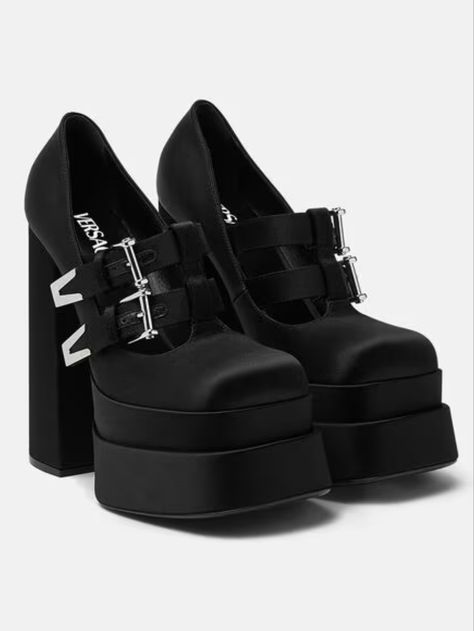 Dr Shoes, Cute Shoes Heels, Versace Shoes, Funky Shoes, Gorgeous Heels, Fancy Shoes, Aesthetic Shoes, Shoe Closet, Pretty Shoes