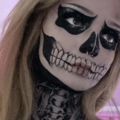 Goth Eye Makeup, Vampire Bride, Classy Halloween Costumes, Cute Halloween Makeup, Skeleton Makeup, Halloween Makeup Pretty, Amazing Halloween Makeup, Pretty Halloween, Horror Makeup