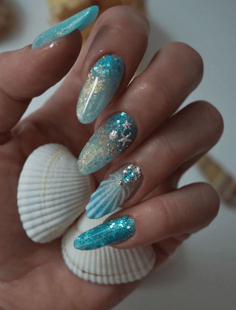 35+ Shimmering Mermaid Nails Design Ideas Summer Nail Art Acrylic, Summer Glitter Nail Ideas, Summer Vibes Nail Art, Nails With Sea Design, Almond Ocean Nails, Nail Inspo Mermaid, Pretty Beach Nails, Glitter Short Nail Designs, Turquoise Nails Summer